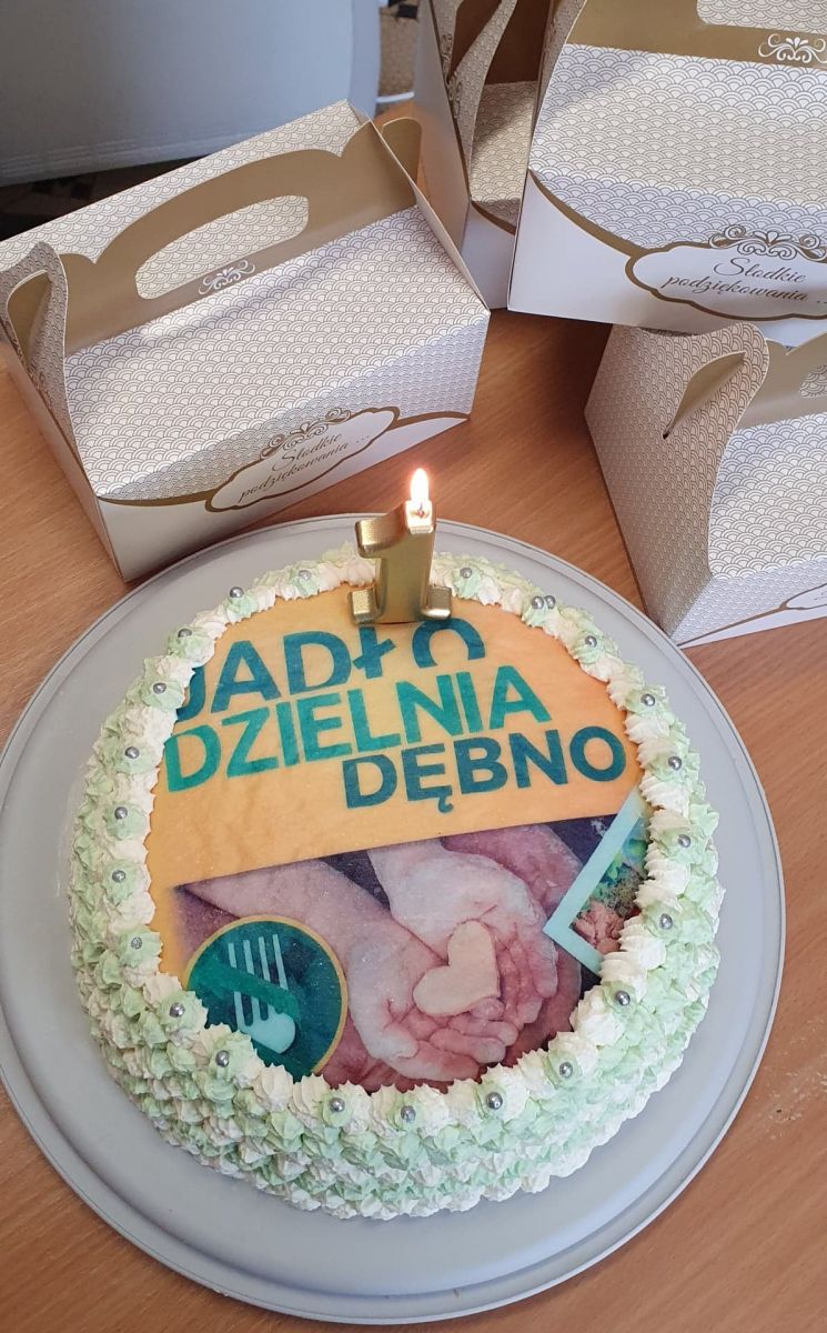 Świętowanie było skromne, ale nie zabrakło urodzinowego torta