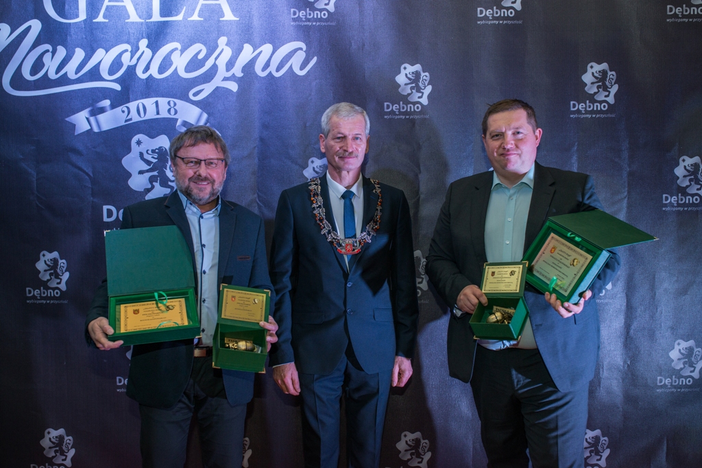 Powiększ zdjęcie. Laureaci nagrody Złoty Dąb od lewej: Zbigniew Zubala, Piotr Downar, Tomasz Pluciński