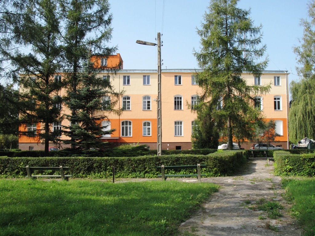 Budynek Szpitala w Dębnie (link prowadzi do powiększonej wersji zdjęcia)