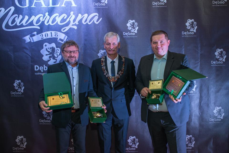 od lewej: Z.Zubala właściciel PPH Ekodarpol, P. Downar burmistrz Dębna, T. Pluciński