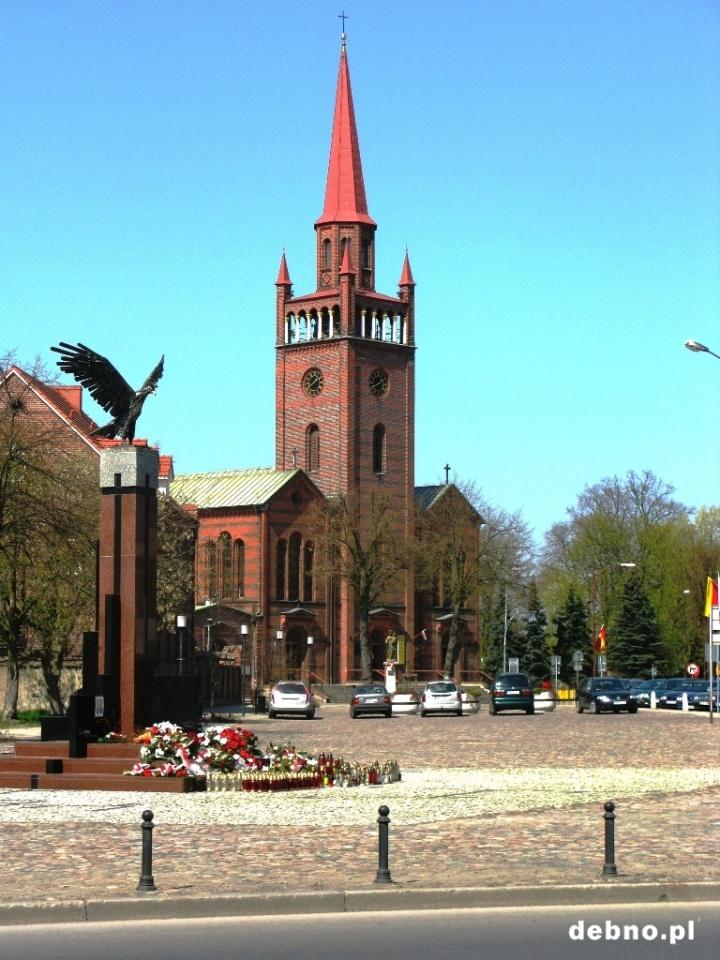 Powiększ zdjęcie. Kościół pw. św. Apostołów Piotra i Pawła w Dębnie