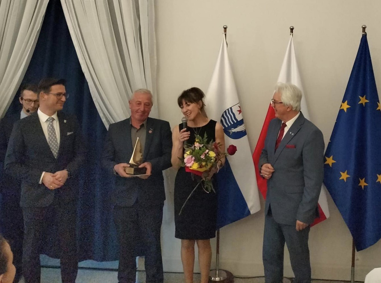 Od lewej: burmistrz G. Kulbicki, S. Dobropolski, A. Dobropolska, starosta A. Potyra