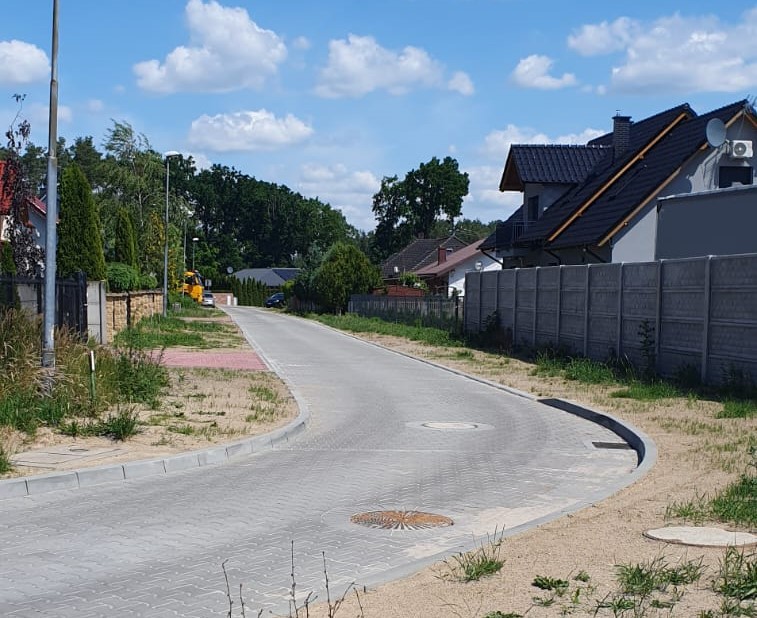Kolejny odcinek ulicy Akacjowej w Dębnie gotowy