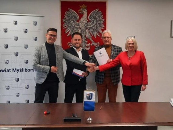 Powiat Myśliborski podpisał umowę na budowę ścieżki w kierunku Mostna
