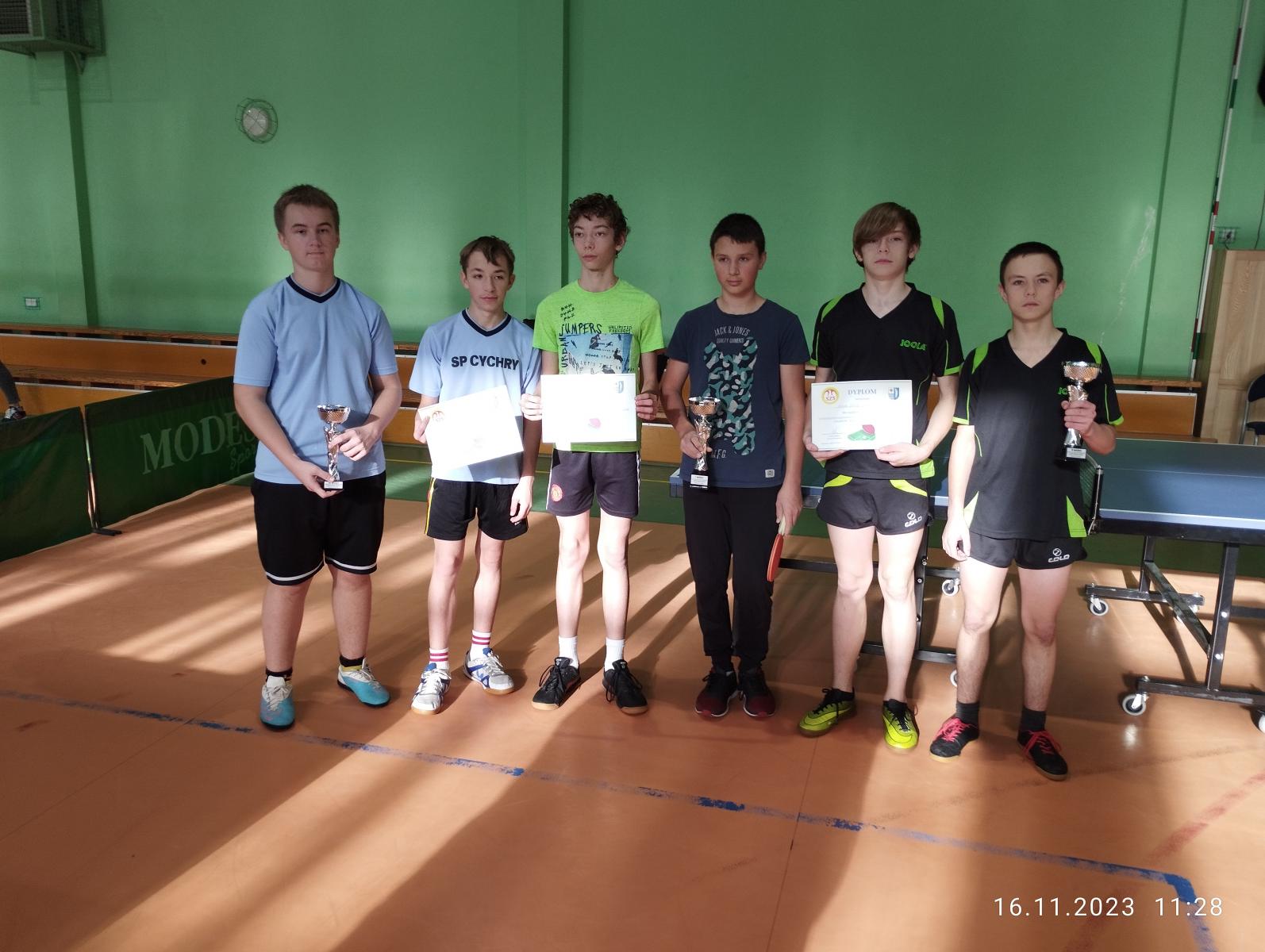 Uczniowie z Dębna najlepsi w powiecie na Igrzyskach Młodzieży w tenisie stołowym
