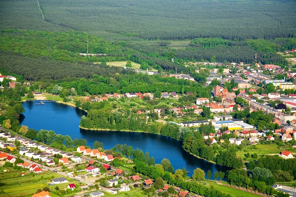 Wspólne sprzątanie jeziora Lipowo w Dębnie
